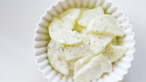 5-minute creamy keto cucumber salad