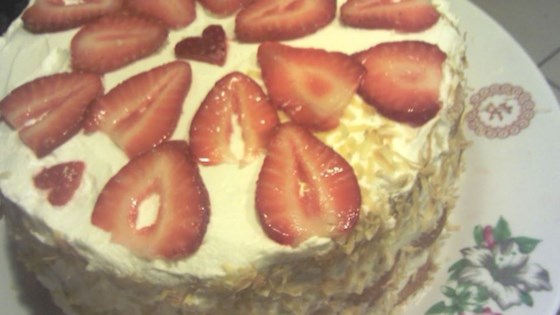 6-ngredient strawberry cake
