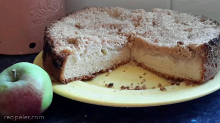 apfelkuchen (apple cake)