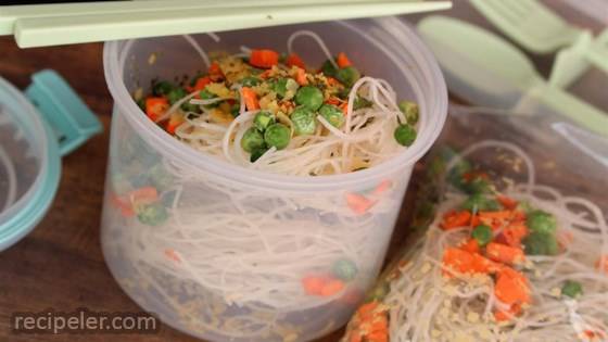 Backpackers' Thai Noodles