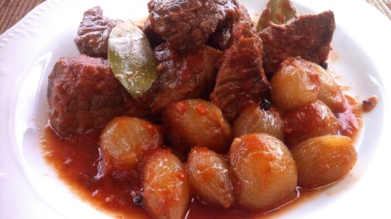 beef stifado in the slow cooker