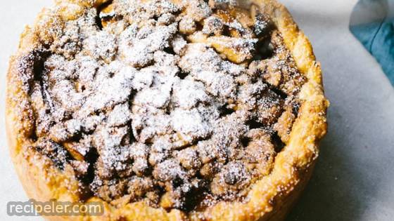 Caramelized Maple Apple Pie with Candied Bacon Crumble
