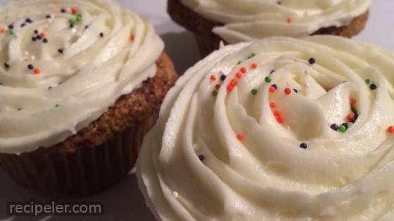 Carrot Cake Cupcakes with Cream Cheese cing