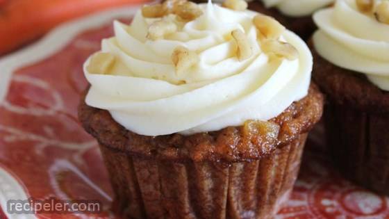 Carrot Cupcakes with White Chocolate Cream Cheese cing