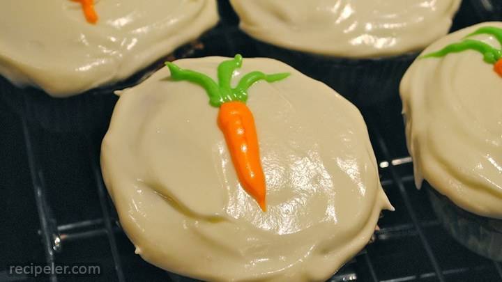 carrot pineapple cupcakes