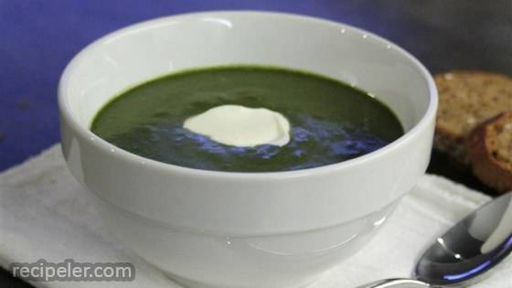 Cauliflower Stalk Puree with Spinach - the Super Soup