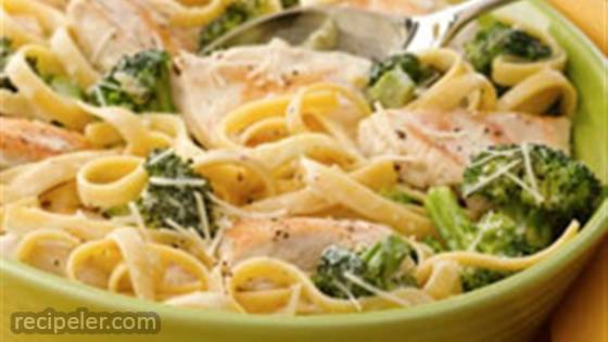 Chicken And Broccoli Fettuccini Skillet Dinner