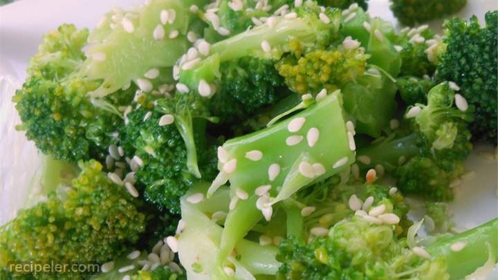 chinese-style broccoli salad