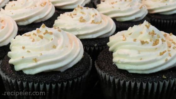 Chocolate Beer Cupcakes With Whiskey Filling And Rish Cream Cing