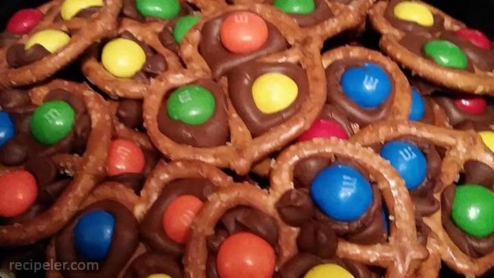 chocolate pretzel treats