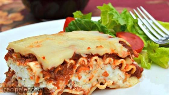 Classic and Simple Meat Lasagna