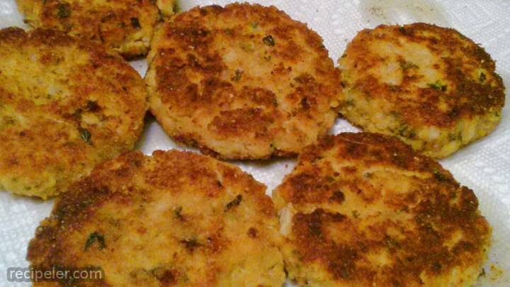 crabless chicken cakes