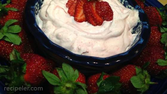 Creamy Strawberry Fruit Dip