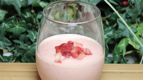 creamy strawberry-pineapple smoothie