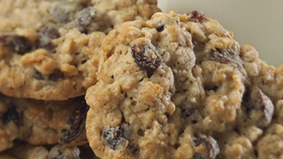 crispy-chewy oatmeal raisin cookies
