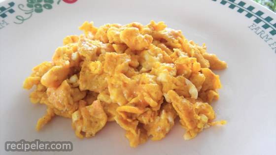 Curry Cheddar Scrambled Eggs