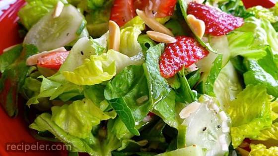 Easy and Quick Strawberry Summer Salad