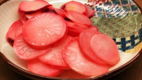 easy pickled red radishes