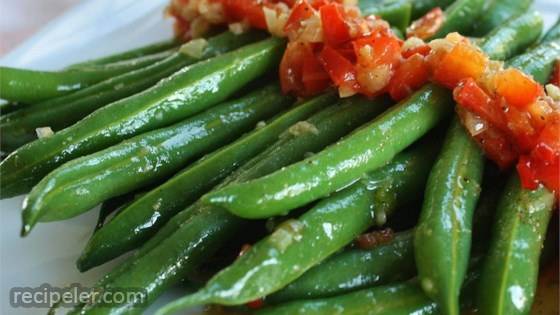 Garlicky, Spicy and Sesamey Green Beans