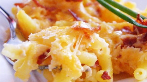 gluten-free macaroni and three cheeses with bacon