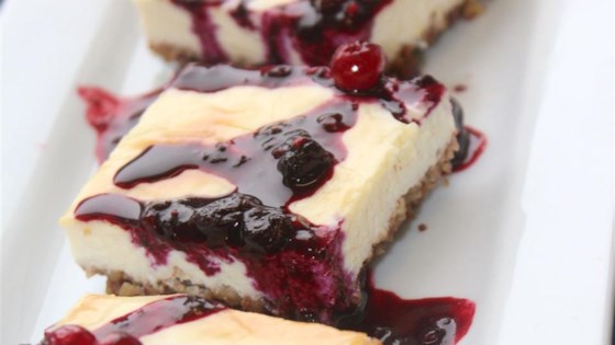 keto berry-pecan cheesecake bars
