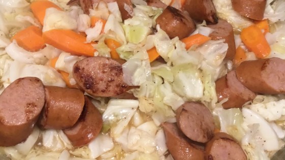 kielbasa with cabbage and apples