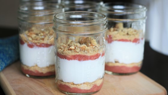 make-ahead rhubarb yogurt parfaits