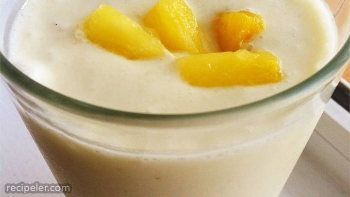 mango-pineapple smoothie