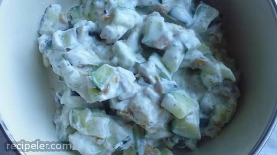 Masht-o Khiyaar (Persian Cucumber Salad with Sultanas and Walnuts)