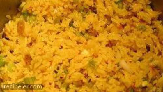 Mediterranean Rice Pilaf with Pistachios and Golden Raisins