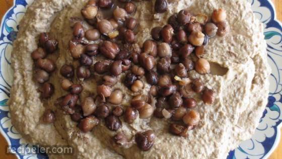 Middle Eastern Bean Dip (Foul Mudammas)