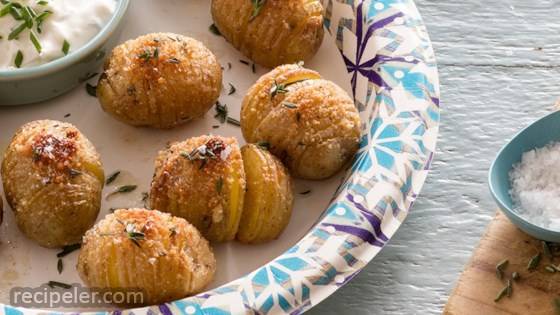 Mini Hasselback Potatoes with Garlic Aioli