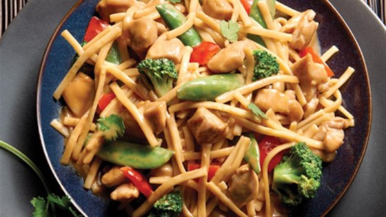 No Yolks&#174; Asian Vegetables And Chicken In A Spicy Peanut Sauce