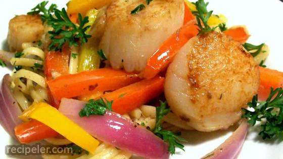 Pan-Seared Scallops with Pepper and Onions in Anchovy Oil