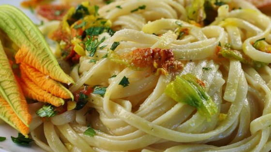 pasta ai fiori di zucca (pasta with zucchini blossoms)