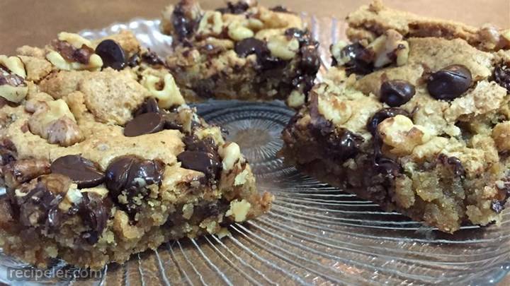 peanut butter/chocolate chip cookie bars