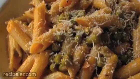 Penne Pasta with Peas and Prosciutto