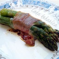 Prosciutto-wrapped Asparagus And Mozzarella Parcels