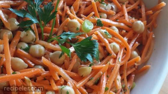 Quick and Easy Carrot and Chickpea Salad