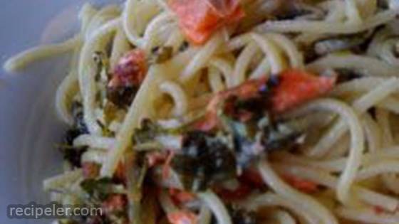 Quick and Easy Spaghetti with Smoked Salmon and Parsley in Cream Sauce