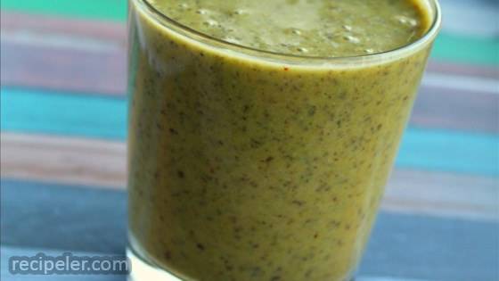 Quick Kale and Turmeric Smoothie