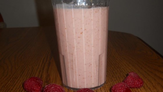 raspberry and apricot smoothie