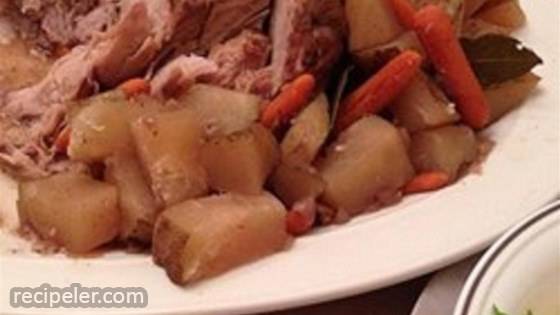 Red Wine And Garlic Slow Cooker Roast