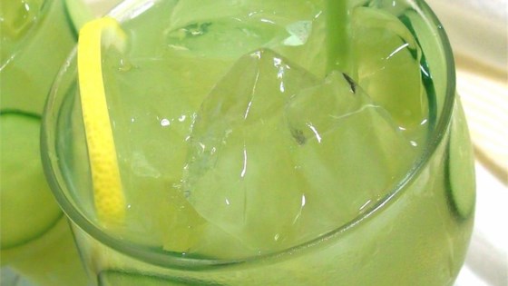 Refreshing Cucumber Lemonade