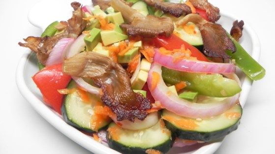 Refreshing Salad With Grilled Oyster Mushrooms