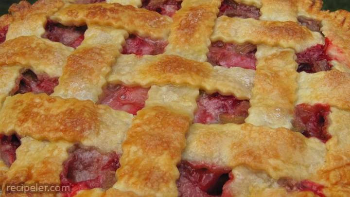 rhubarb and strawberry pie