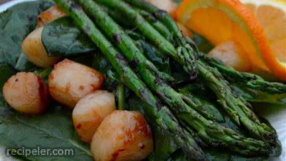 Seared Scallop and Asparagus Salad