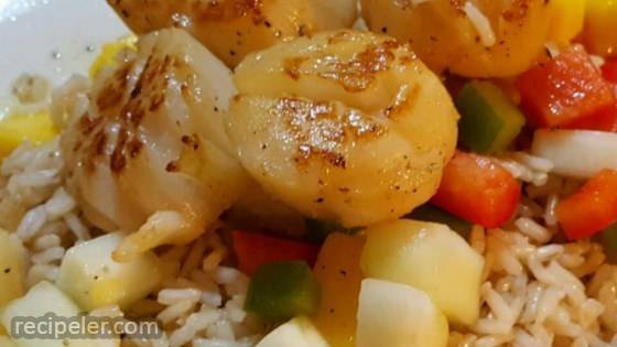 Seared Scallops with Tropical Salsa