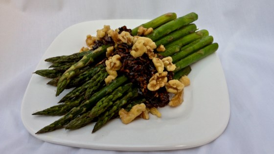 Skillet Asparagus With Caramelized Onions And Walnuts