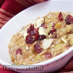 Slow Cooker Fruit, Nuts, and Spice Oatmeal